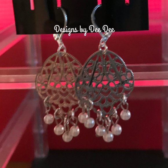 Designs by Dee Dee Jewelry - Pearl Drop Earrings